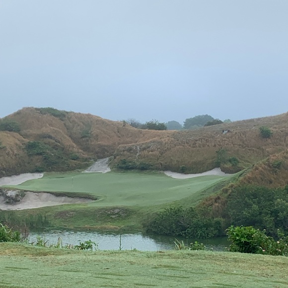 NEW WITH TAGS & FEATURED LISTINGS in this closet section.   Meet High Line Golf - Picture 3 of 7